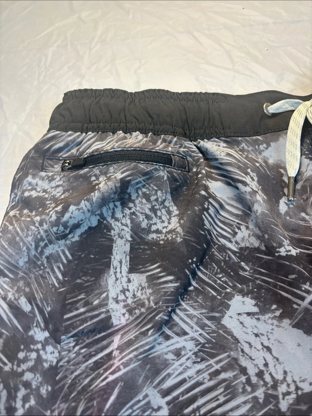 VUORI BLK/GRAY SHORTS